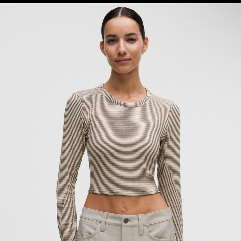 LULULEMON Hold Tight Straight-Hem Cropped Long Sleeve, Size 8/Medium. NWT. - Picture 5 of 8
